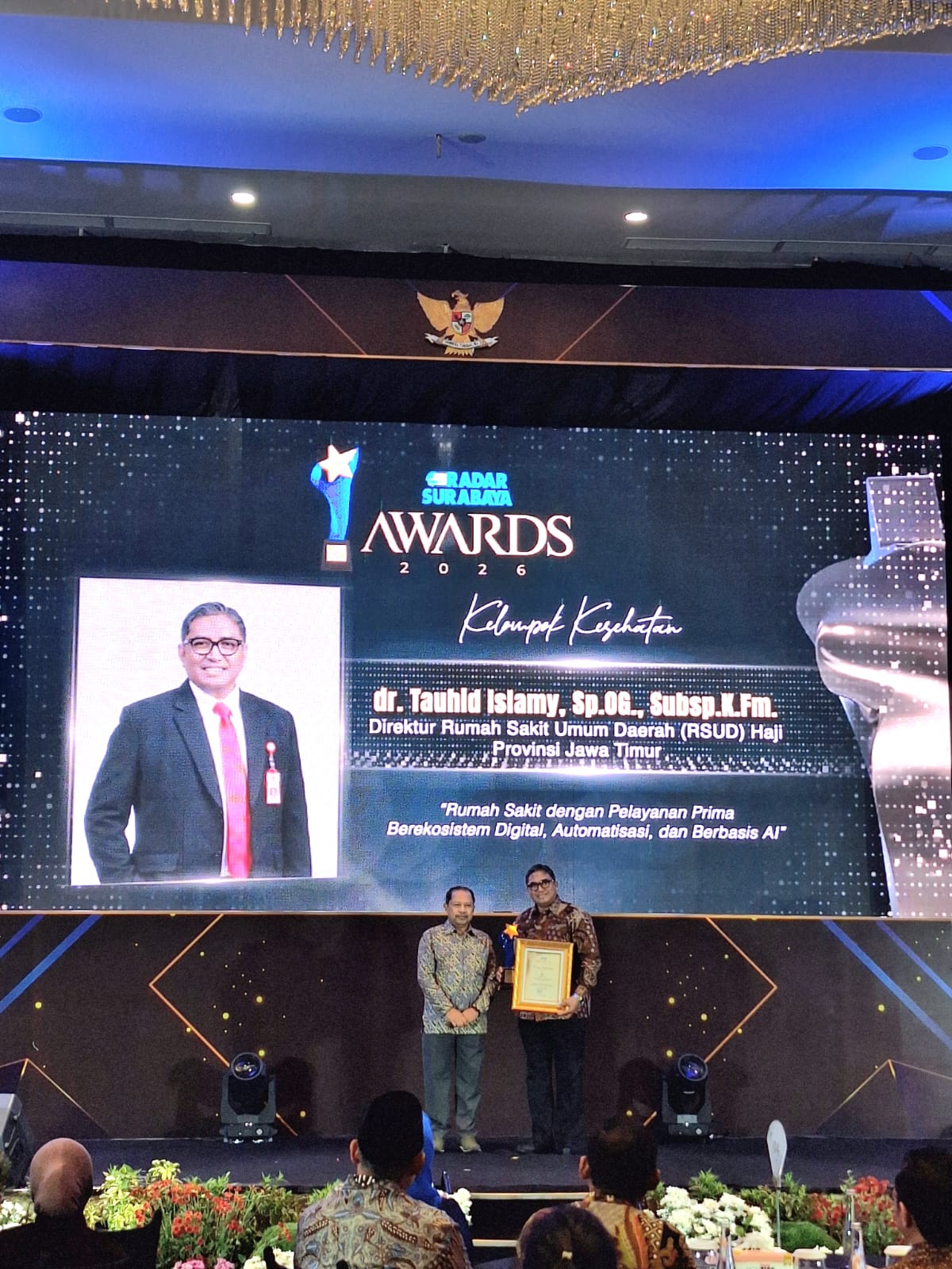 Inovasi Digital Berbuah Manis: RSUD Haji Jatim Sabet Penghargaan Layanan Prima Berbasis AI di Radar Surabaya Awards 2026